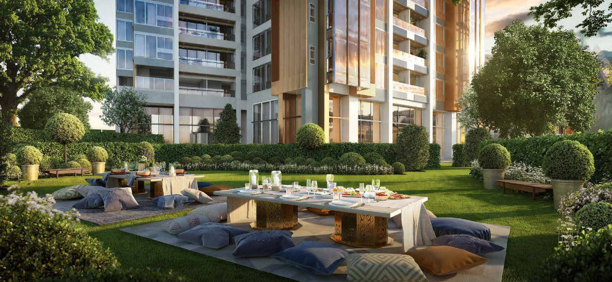 Grand lawn