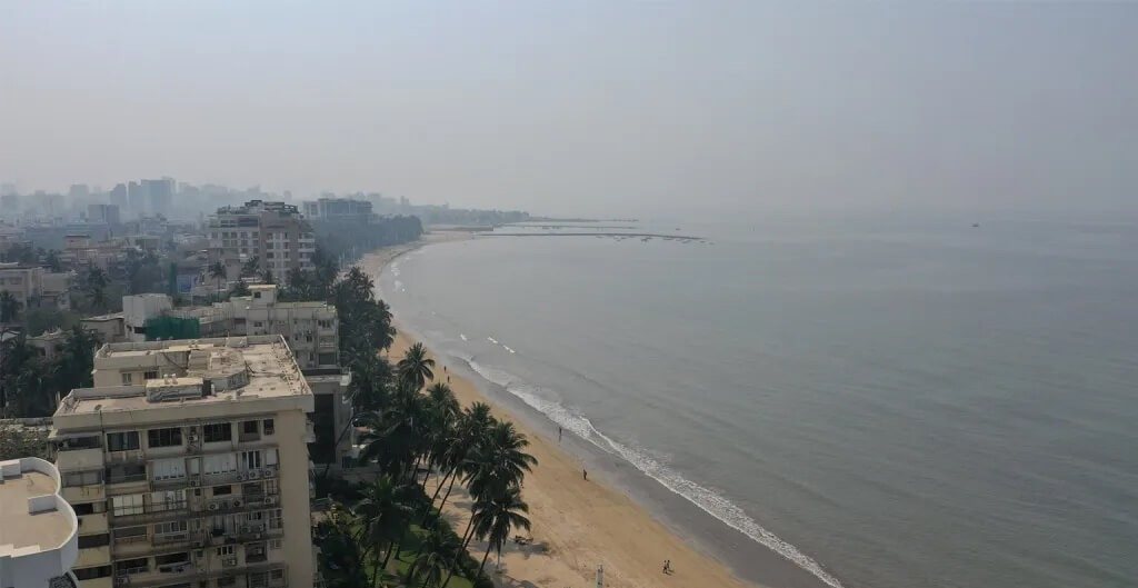 Juhu shoreline