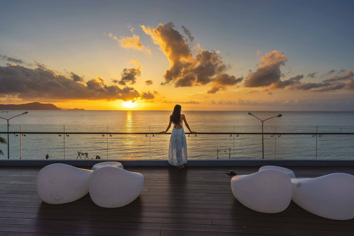 Rooftop sunset lounge